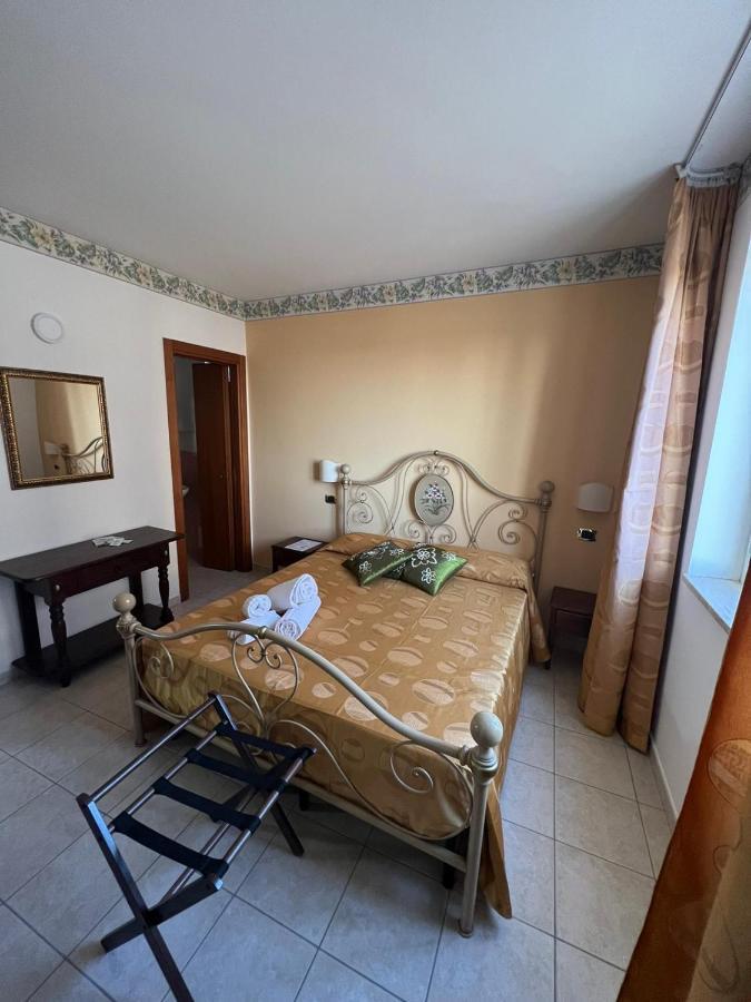 Carlo V - Holiday Rooms Πόρτο Εμπέντοκλε Εξωτερικό φωτογραφία