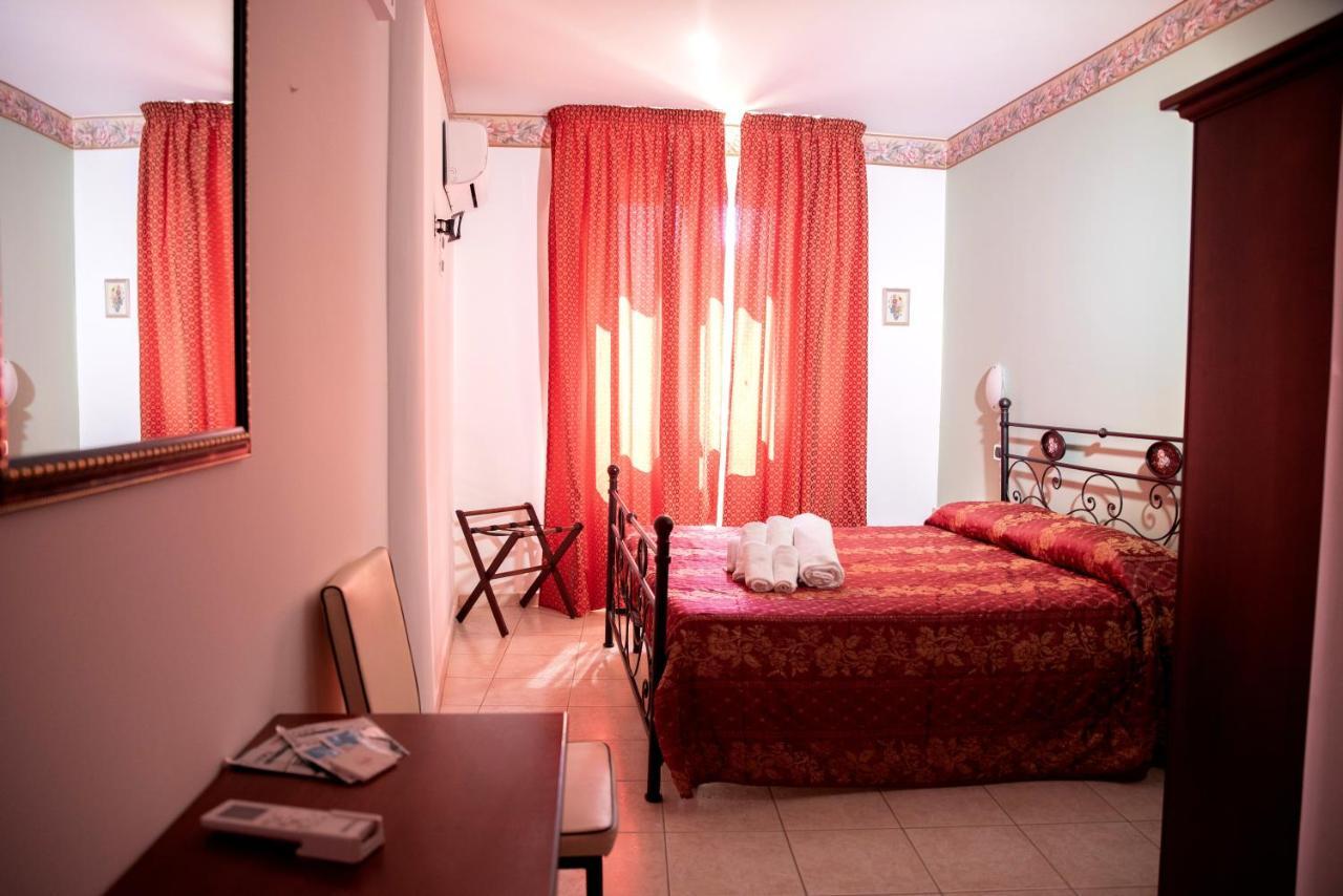 Carlo V - Holiday Rooms Πόρτο Εμπέντοκλε Εξωτερικό φωτογραφία